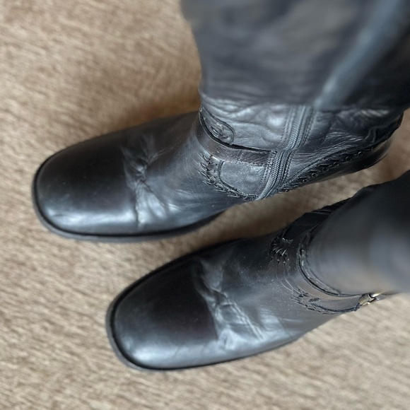 Size 37.5 black heeled leather boots. Zippered .. Panetulipani - Picture 3 of 7